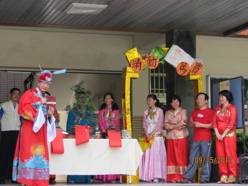 勉勵高三生備考學測師長植栽狀元紅祈福